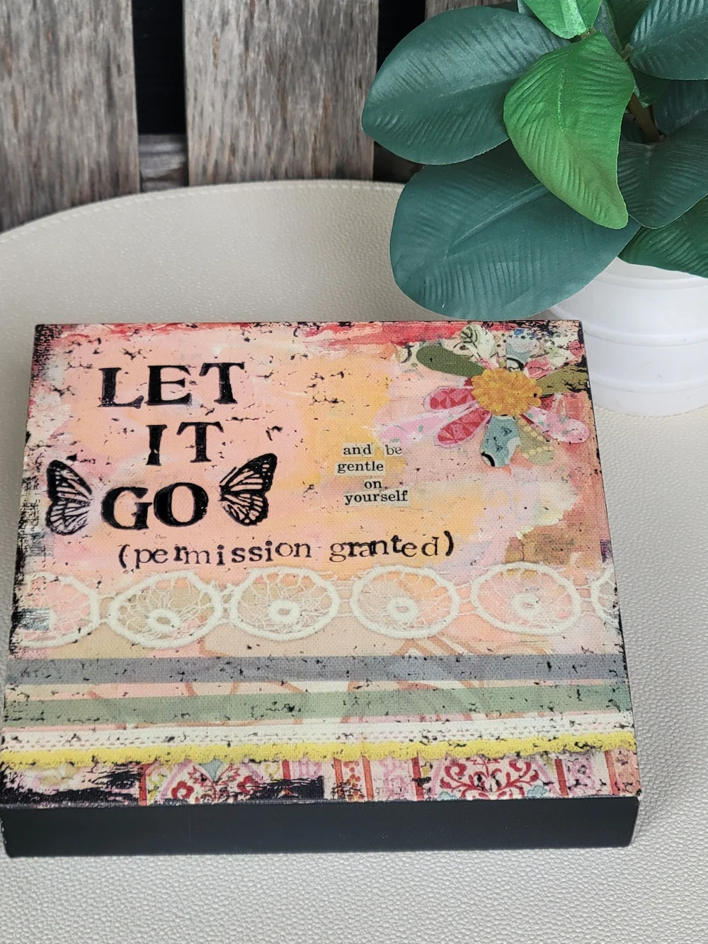 Let It Go Decorative Plaque -Demdaco Inspirational Home Art in Peach - Picture 3 of 6